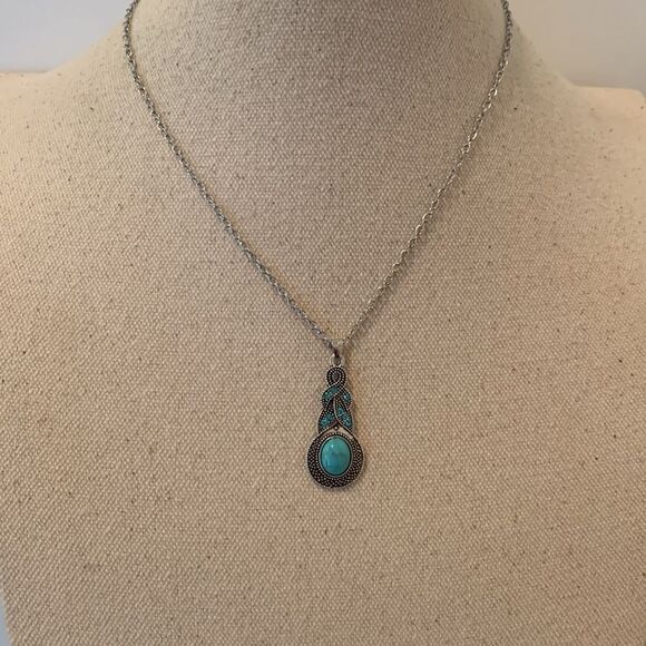 The Mavi Turquoise Blue Pendant Necklace in Silver Tone - Picture 5 of 10